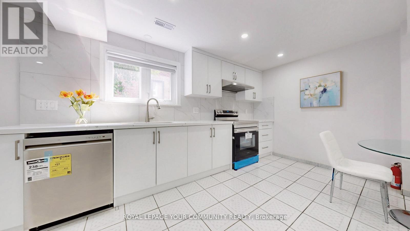 Photo 47 of 731 Glencairn Avenue, Toronto ON