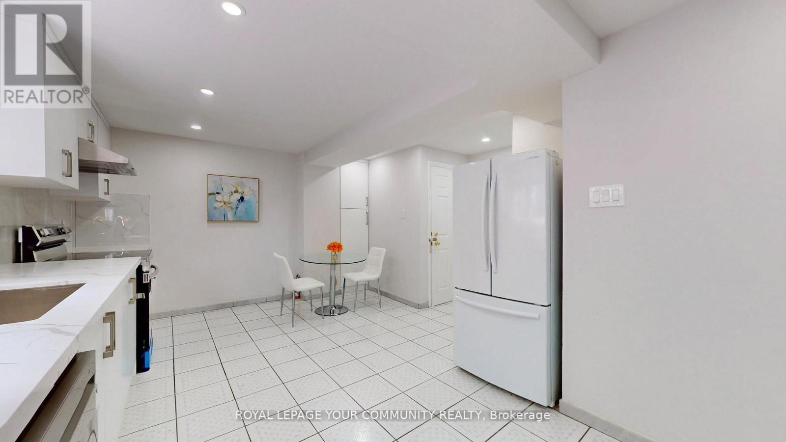 Photo 11 of 731 Glencairn Avenue, Toronto ON