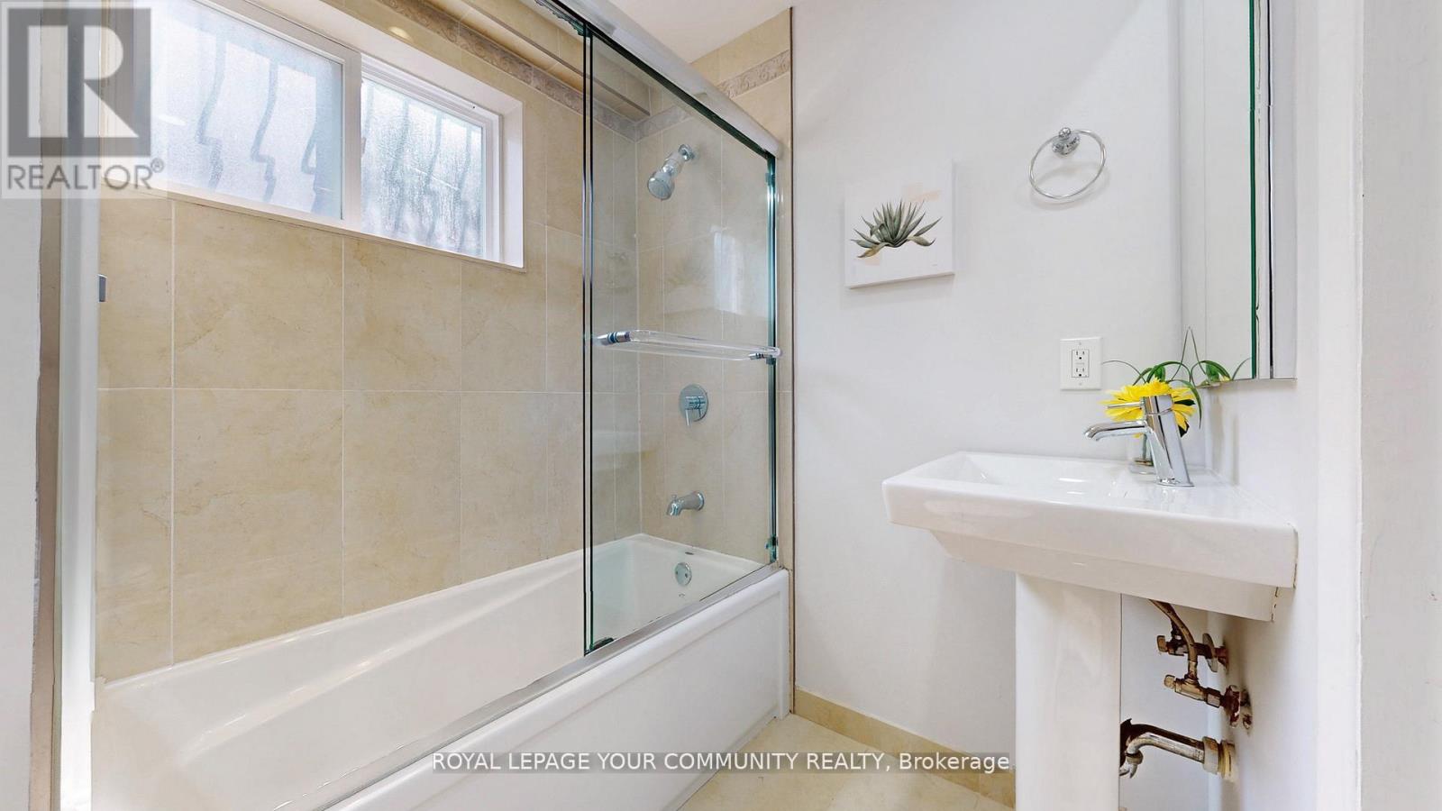Photo 12 of 731 Glencairn Avenue, Toronto ON