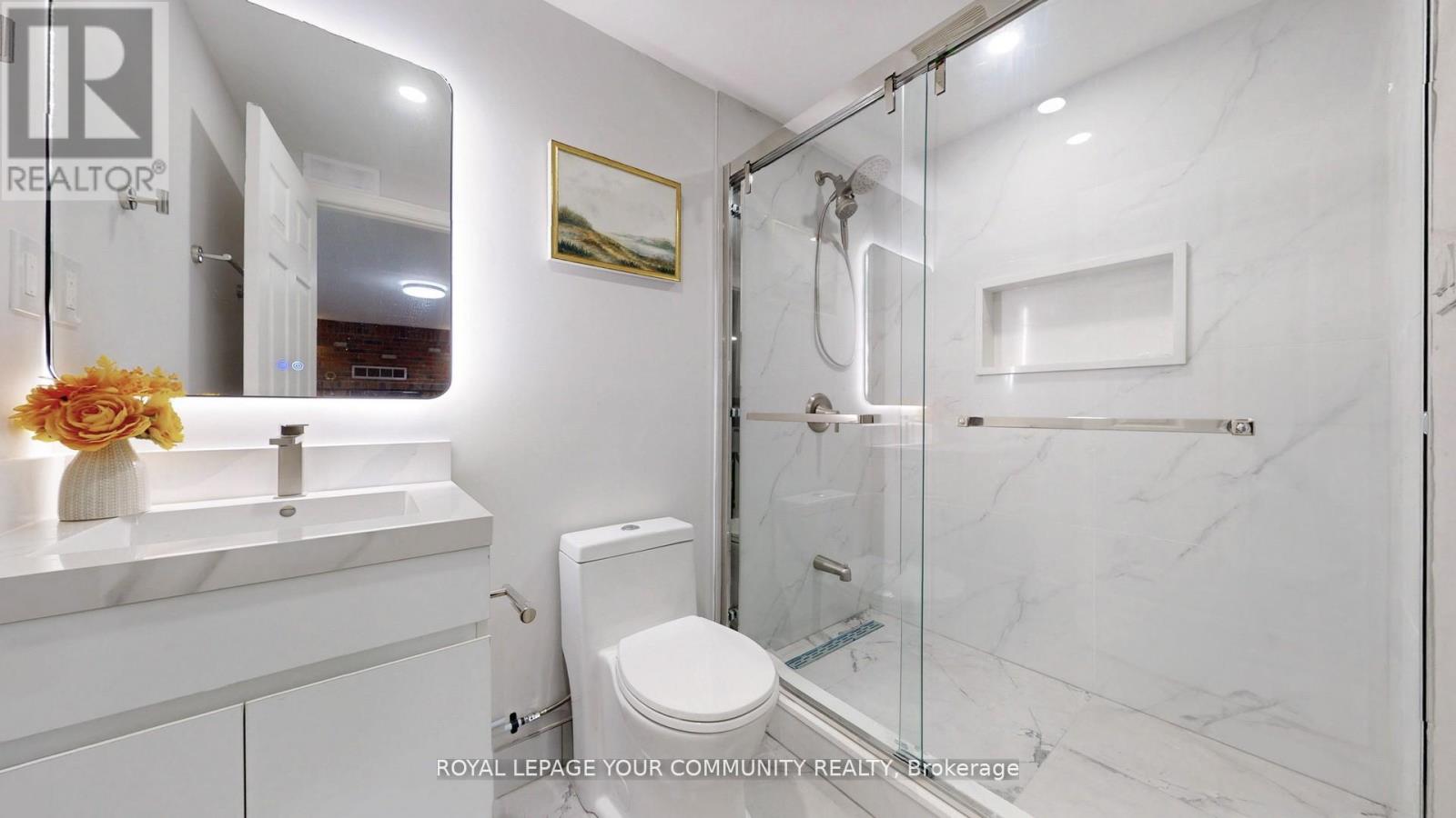Photo 7 of 731 Glencairn Avenue, Toronto ON