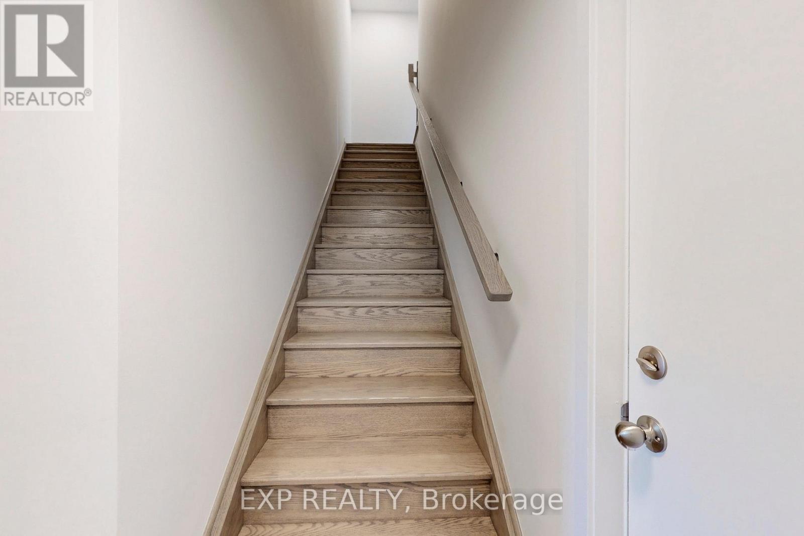 Photo 16 of 54 Matawin Lane, Richmond Hill ON