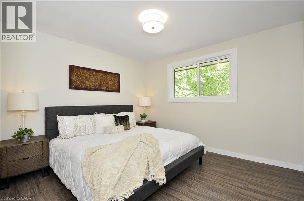 Photo 31 of 48 Mark Crescent, Cambridge ON