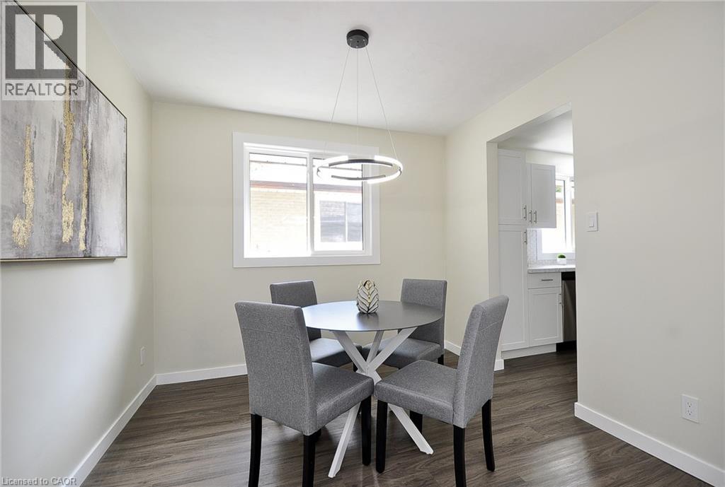 Photo 28 of 48 Mark Crescent, Cambridge ON