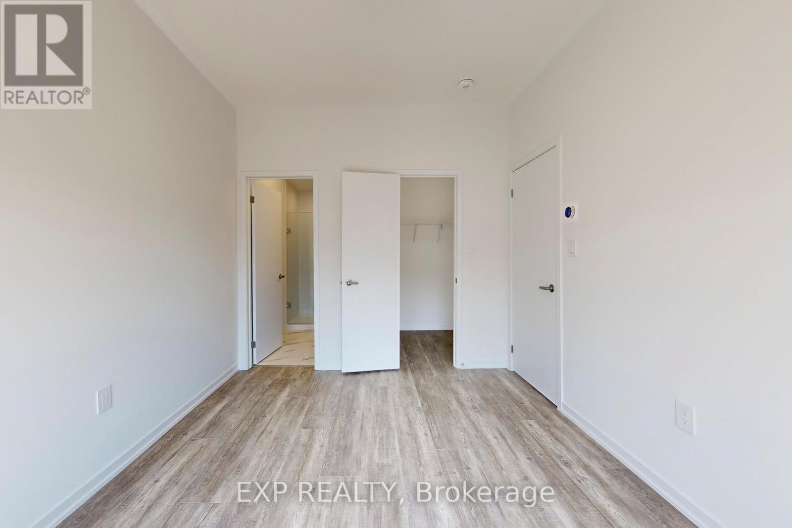 Photo 24 of 54 Matawin Lane, Richmond Hill ON