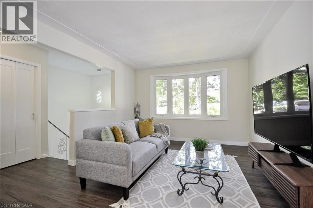 Photo 8 of 48 Mark Crescent, Cambridge ON