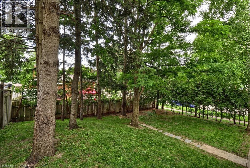 Photo 20 of 48 Mark Crescent, Cambridge ON