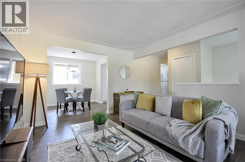 Photo 34 of 48 Mark Crescent, Cambridge ON