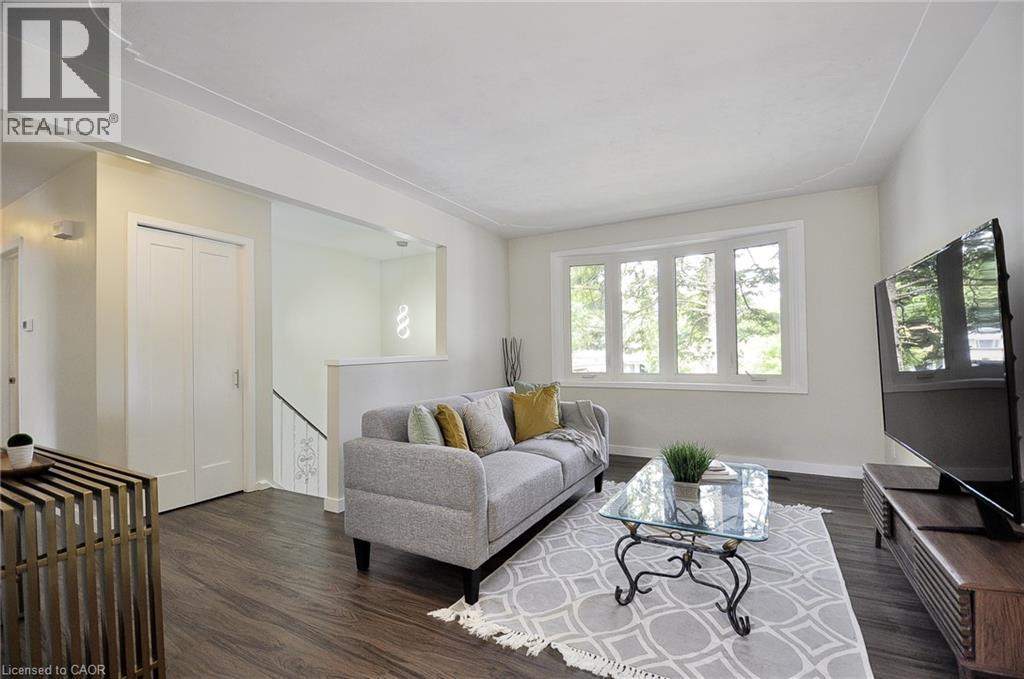 Photo 2 of 48 Mark Crescent, Cambridge ON