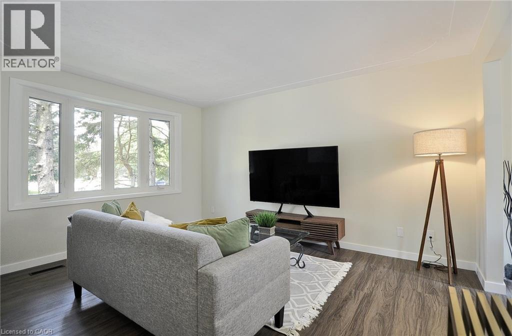 Photo 18 of 48 Mark Crescent, Cambridge ON