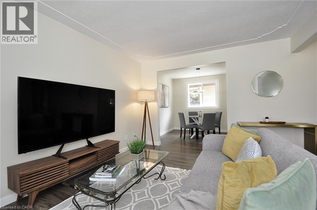Photo 36 of 48 Mark Crescent, Cambridge ON