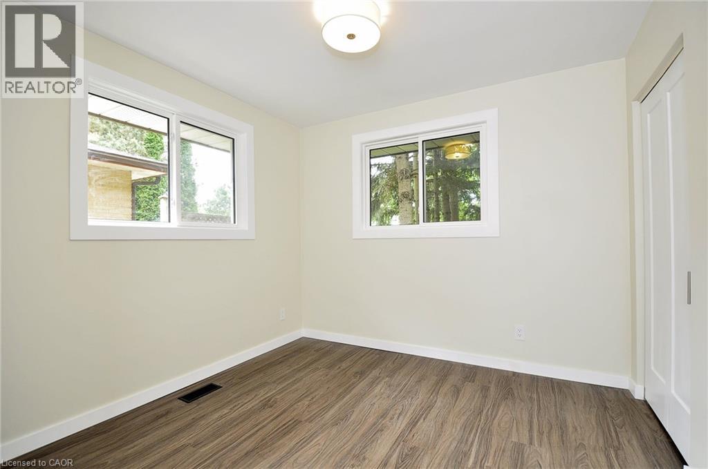 Photo 29 of 48 Mark Crescent, Cambridge ON