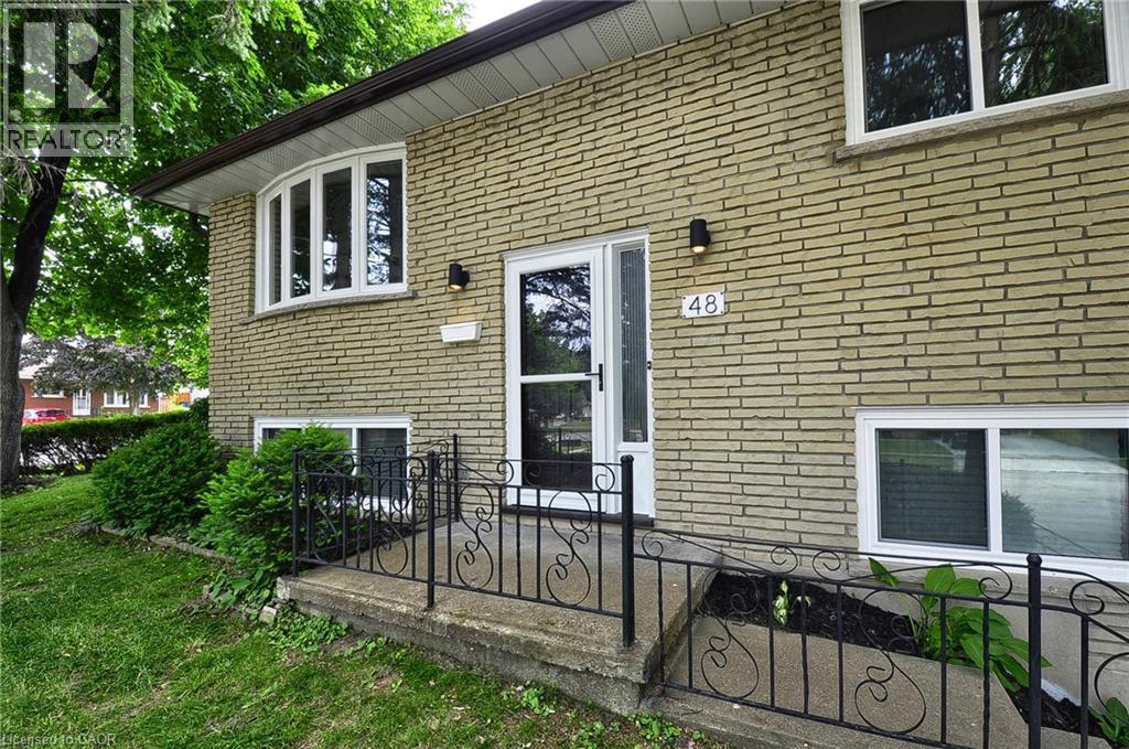 Photo 4 of 48 Mark Crescent, Cambridge ON