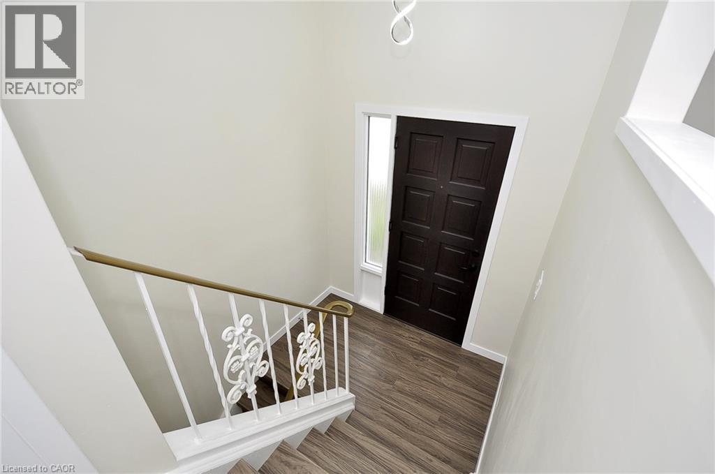 Photo 17 of 48 Mark Crescent, Cambridge ON