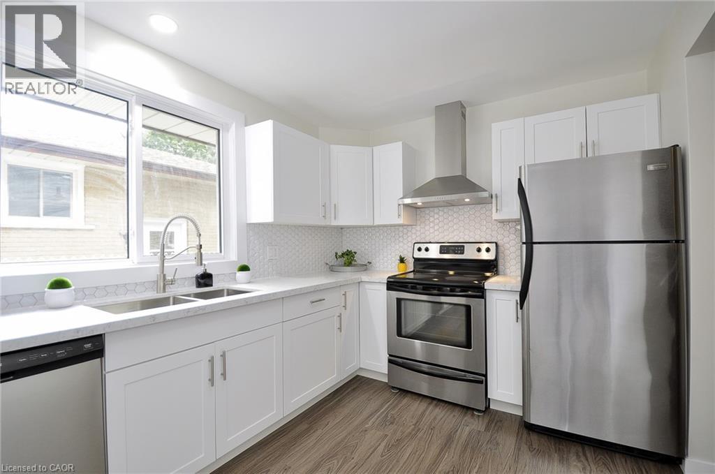 Photo 21 of 48 Mark Crescent, Cambridge ON