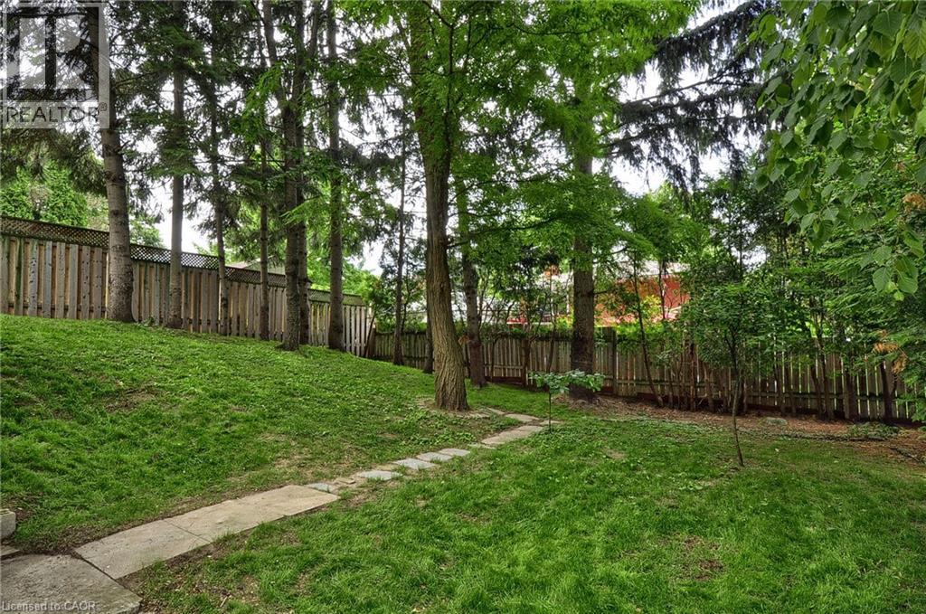 Photo 27 of 48 Mark Crescent, Cambridge ON