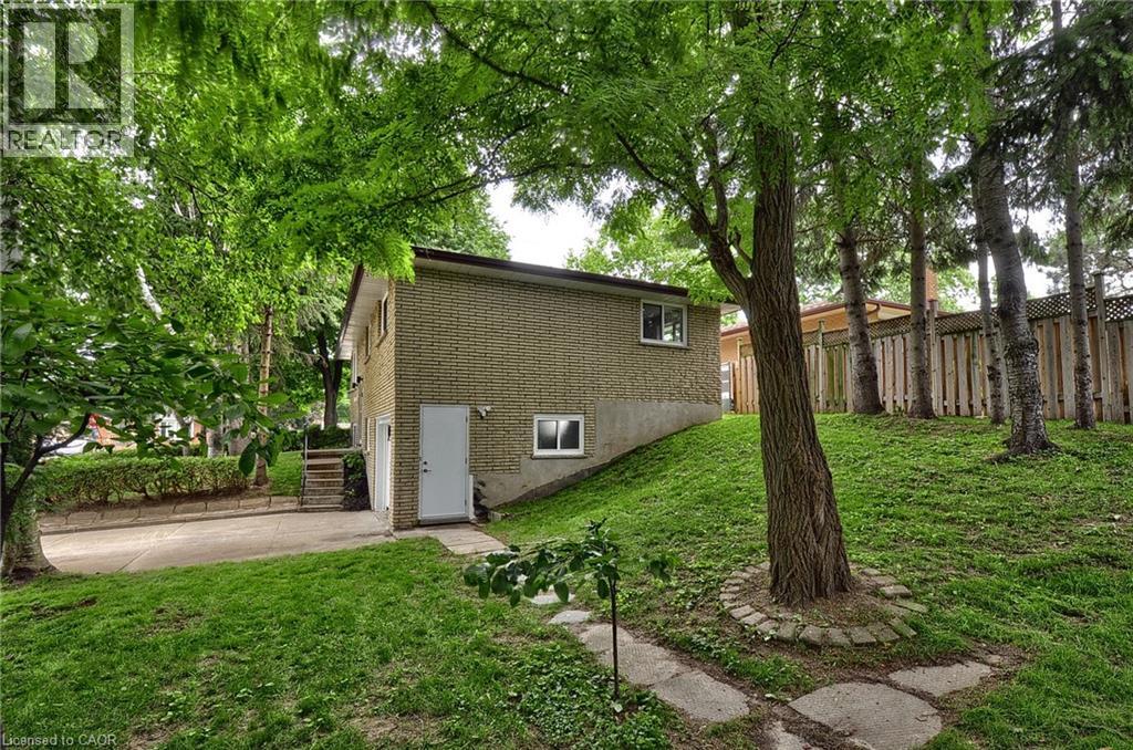 Photo 35 of 48 Mark Crescent, Cambridge ON