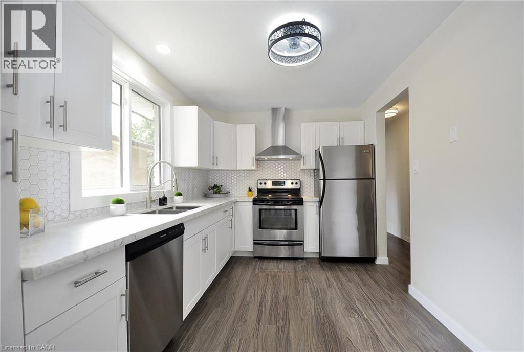 Photo 6 of 48 Mark Crescent, Cambridge ON
