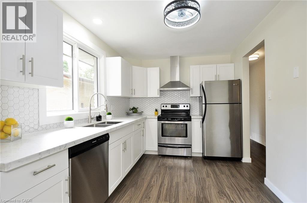 Photo 19 of 48 Mark Crescent, Cambridge ON