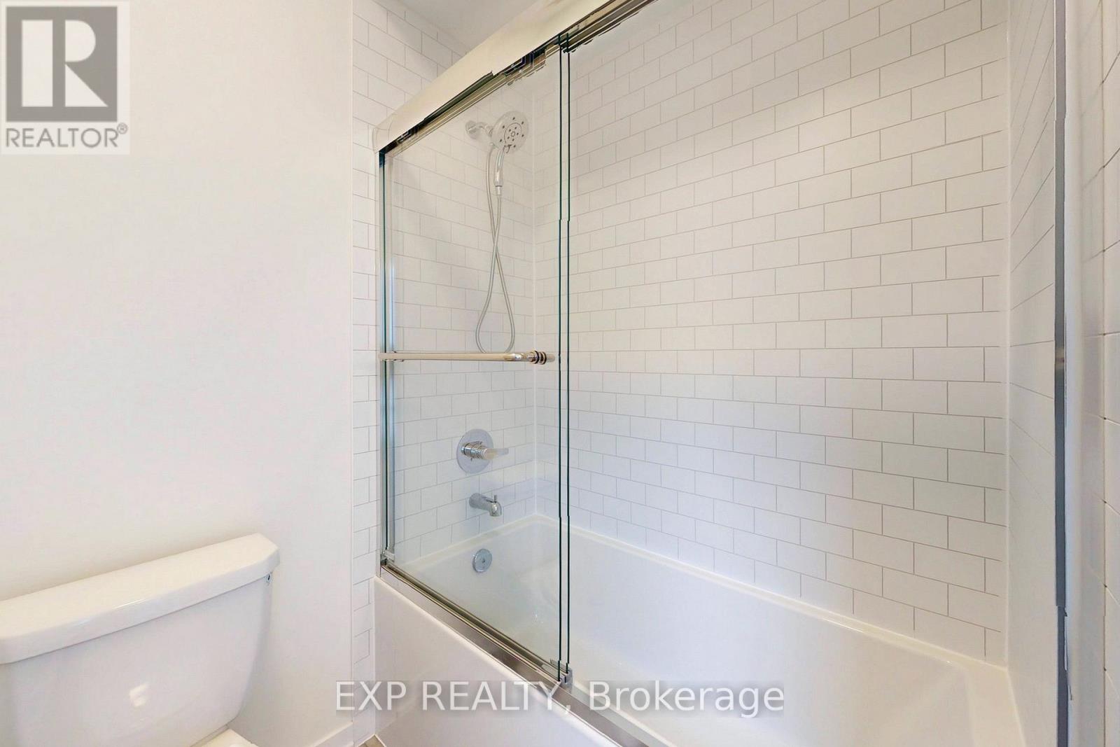 Photo 35 of 54 Matawin Lane, Richmond Hill ON