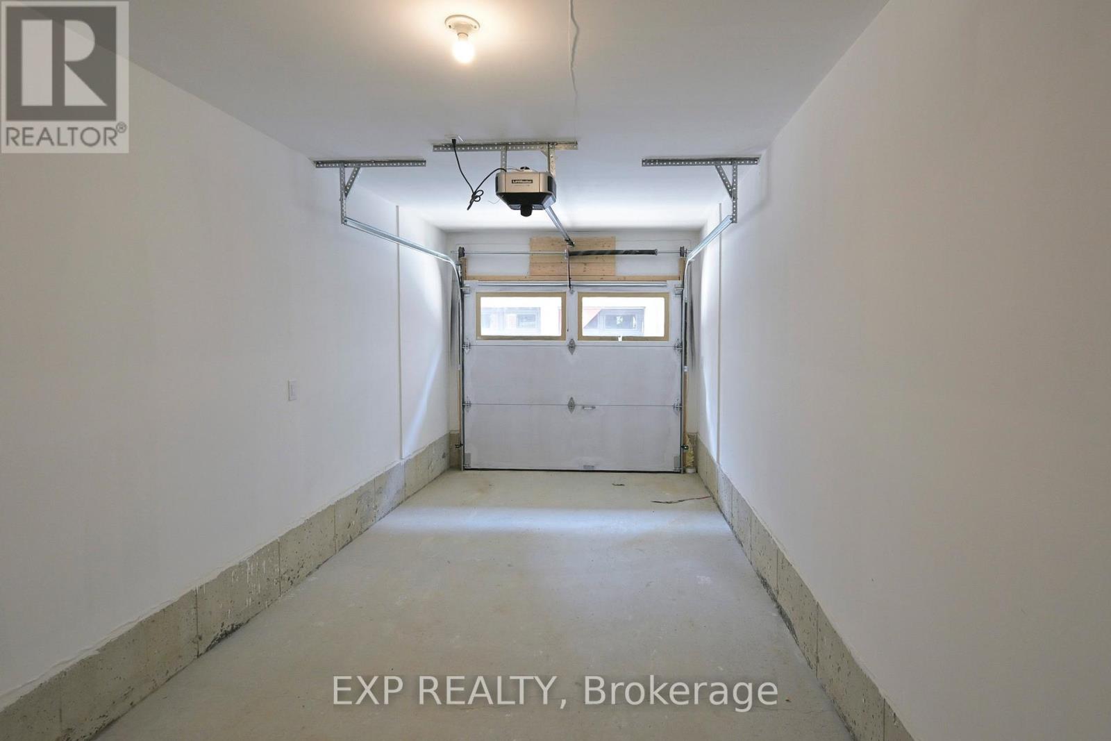 Photo 36 of 54 Matawin Lane, Richmond Hill ON