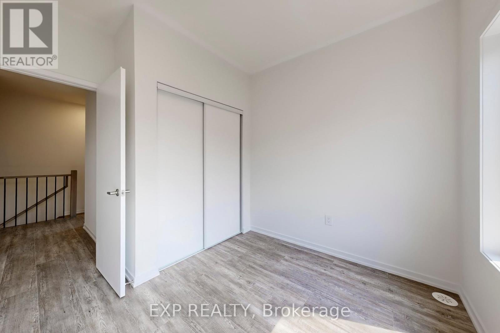 Photo 31 of 54 Matawin Lane, Richmond Hill ON