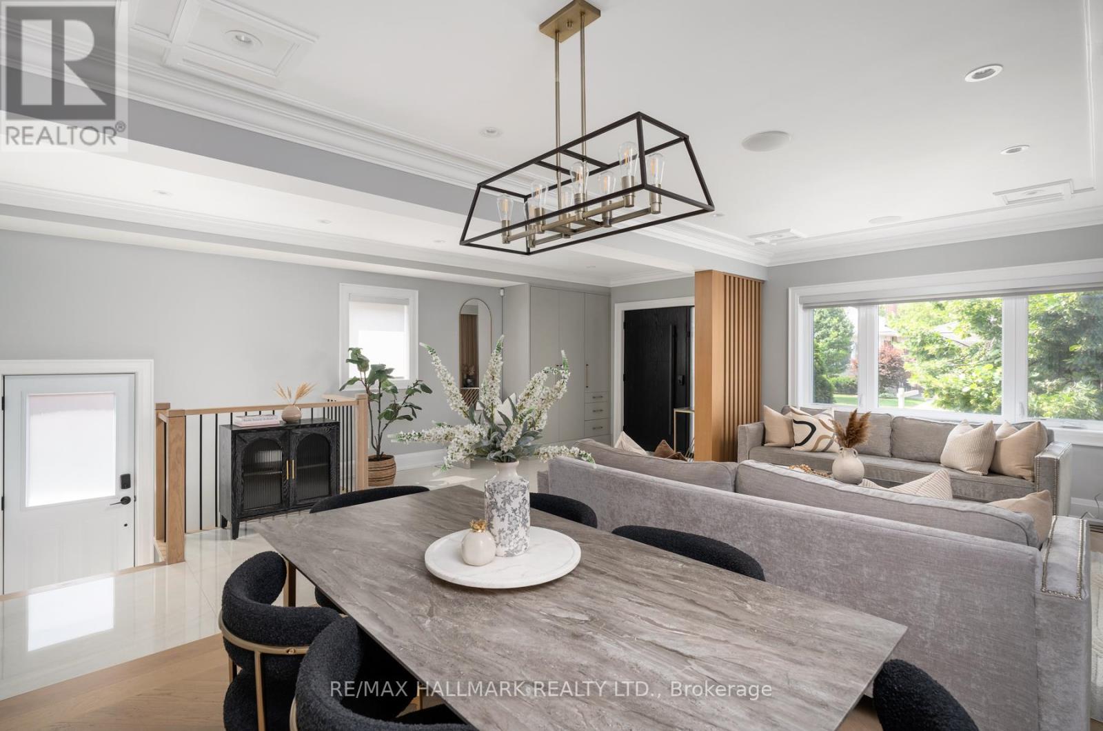 Photo 10 of 25 Elmont Drive, Toronto ON