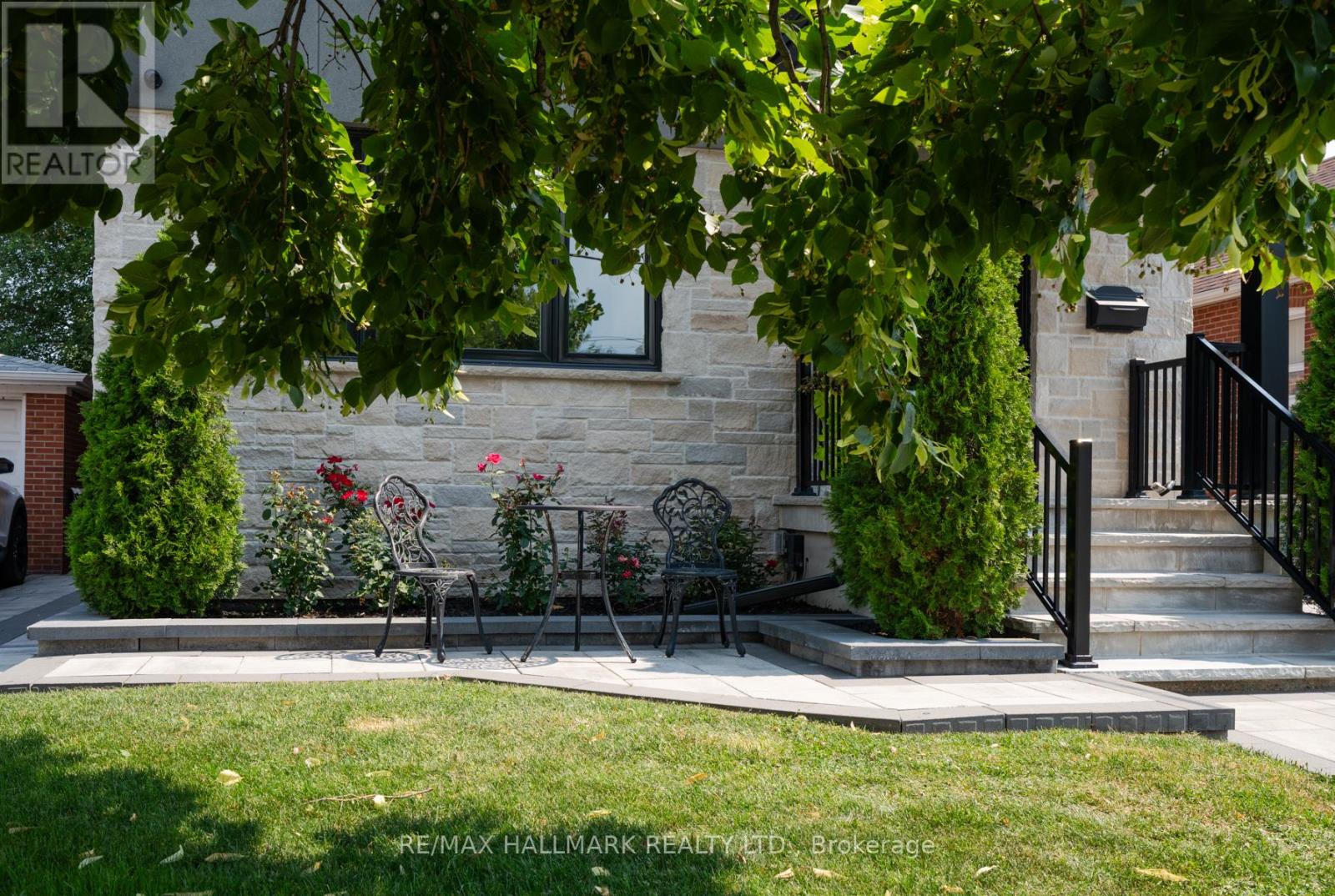 Photo 3 of 25 Elmont Drive, Toronto ON