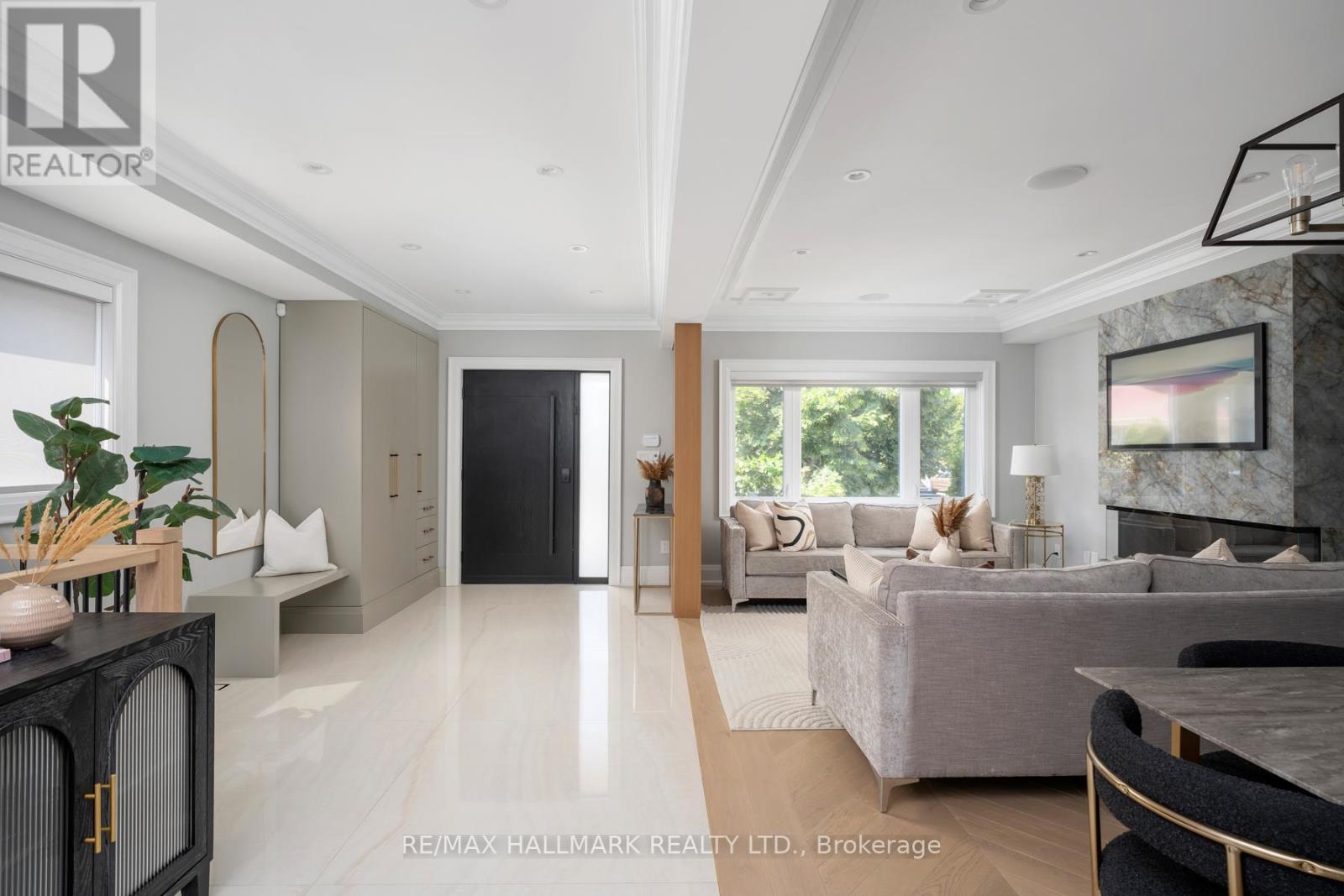 Photo 5 of 25 Elmont Drive, Toronto ON
