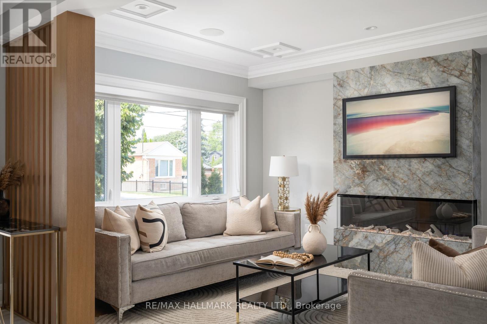 Photo 8 of 25 Elmont Drive, Toronto ON
