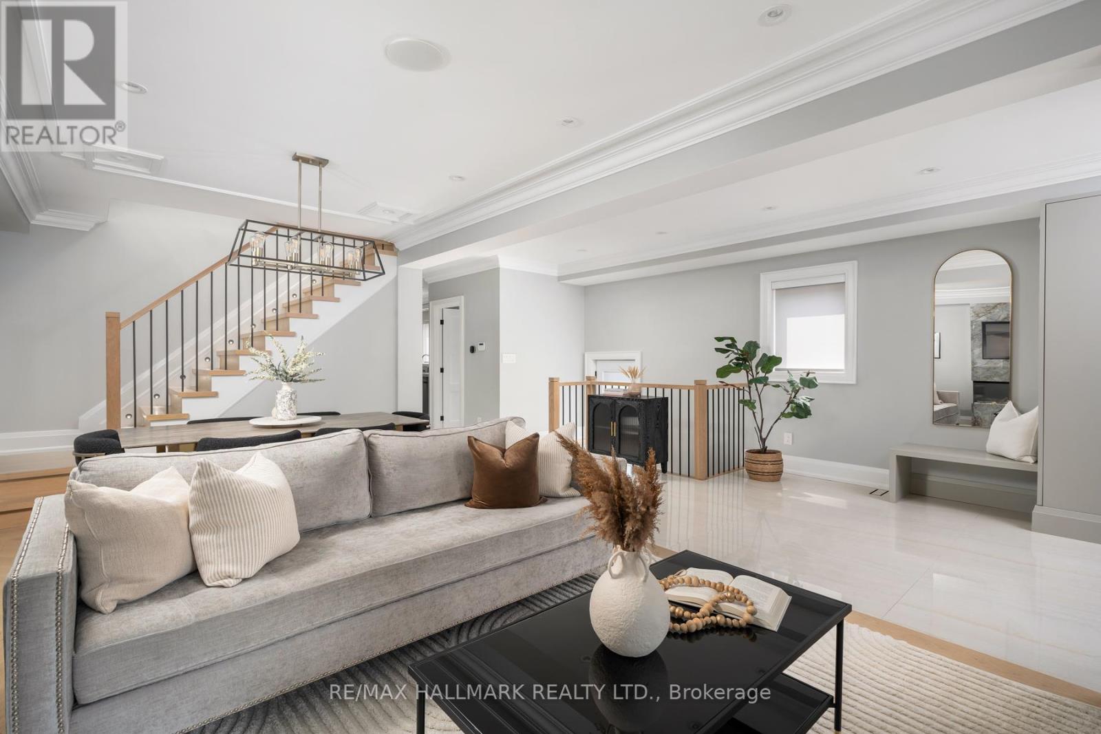 Photo 9 of 25 Elmont Drive, Toronto ON