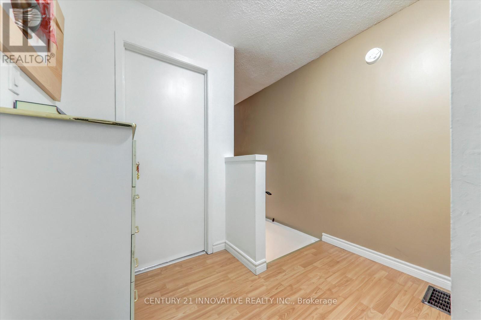 Photo 6 of 1 34 Dundalk Drive, Toronto ON