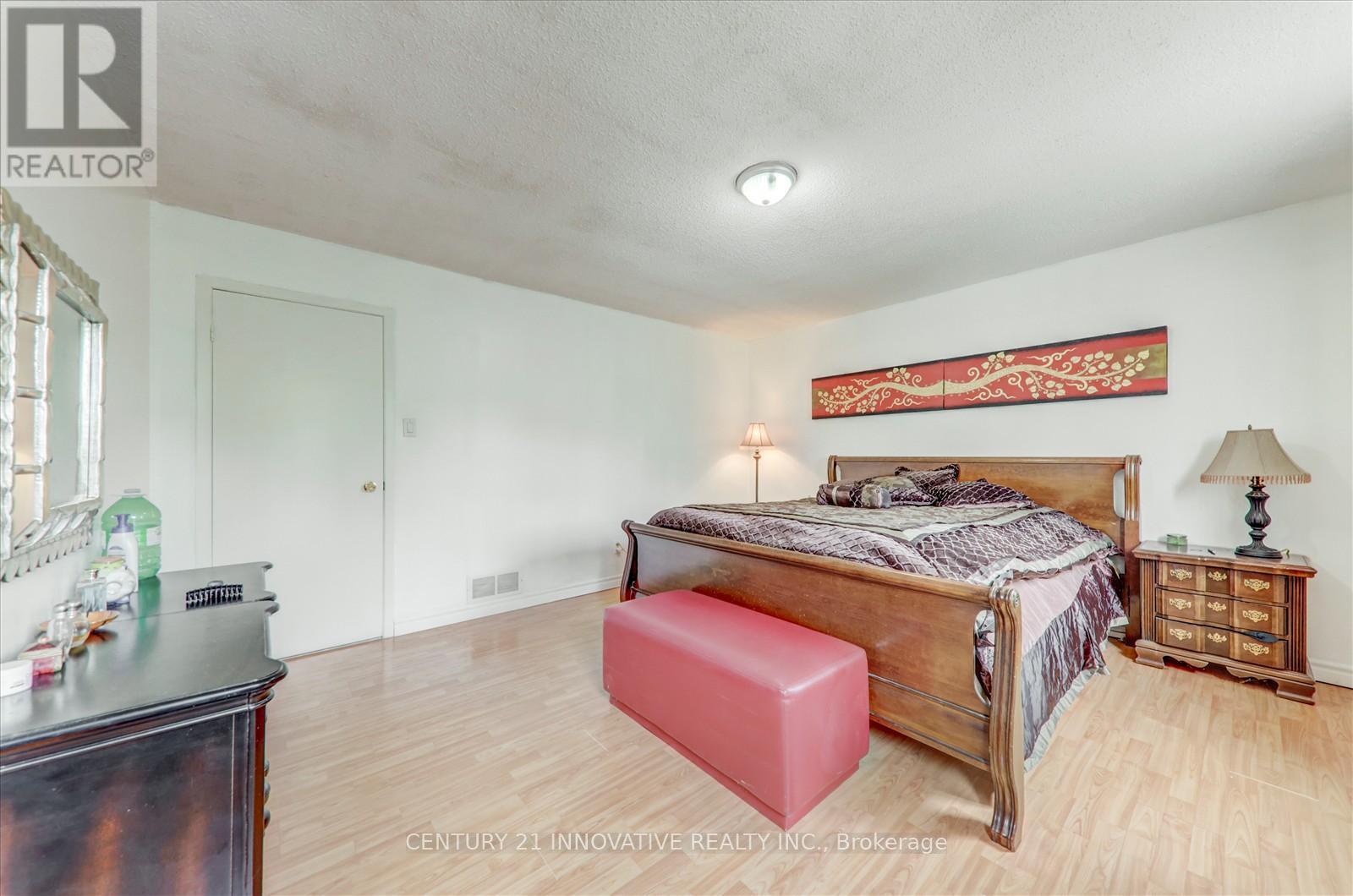 Photo 5 of 1 34 Dundalk Drive, Toronto ON