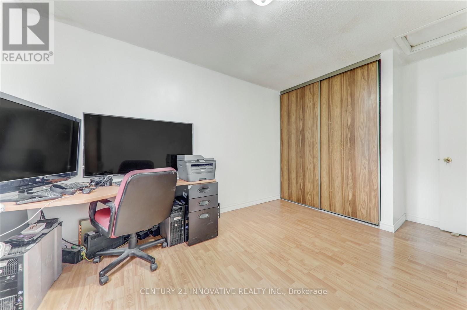 Photo 8 of 1 34 Dundalk Drive, Toronto ON