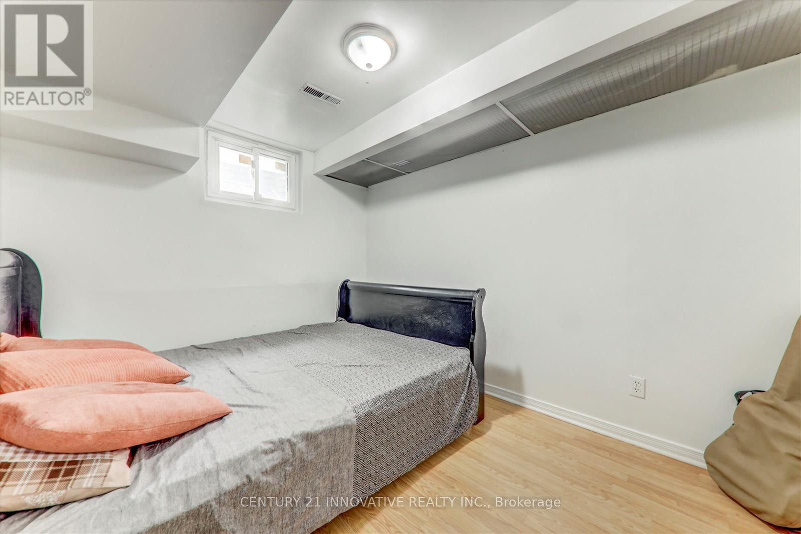 Photo 11 of 1 34 Dundalk Drive, Toronto ON