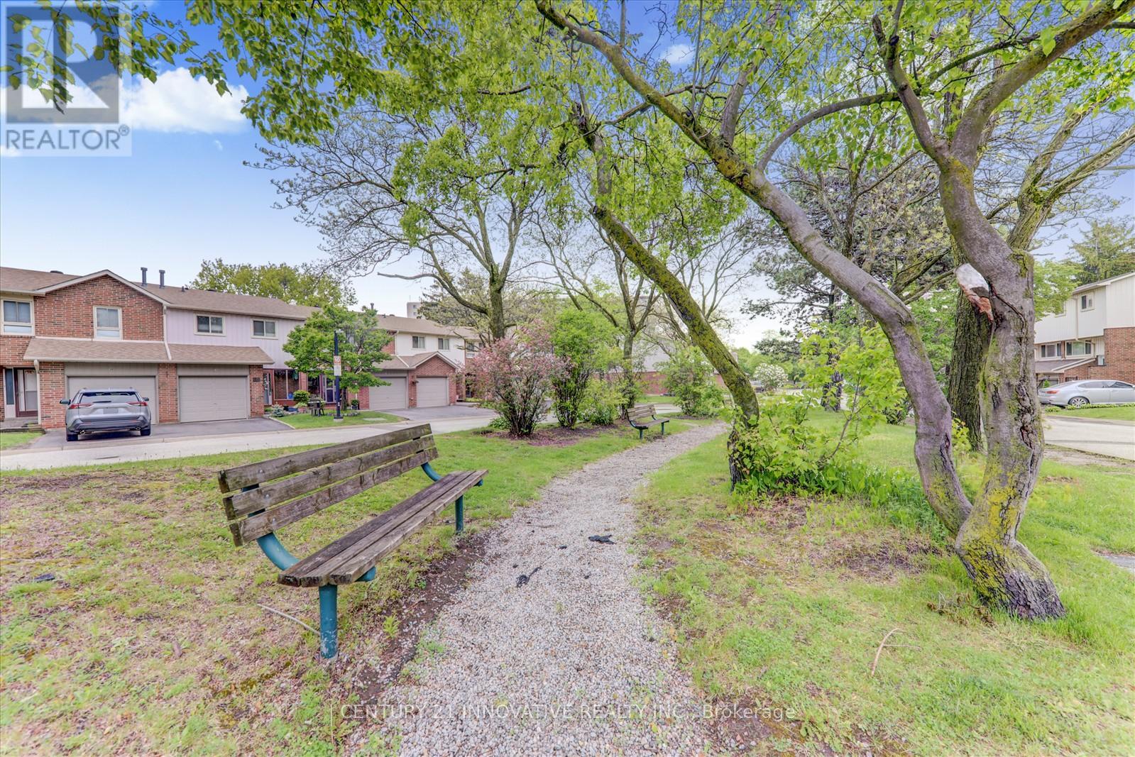Photo 4 of 1 34 Dundalk Drive, Toronto ON