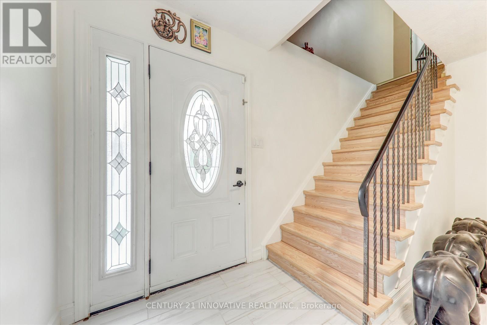 Photo 1 of 1 34 Dundalk Drive, Toronto ON