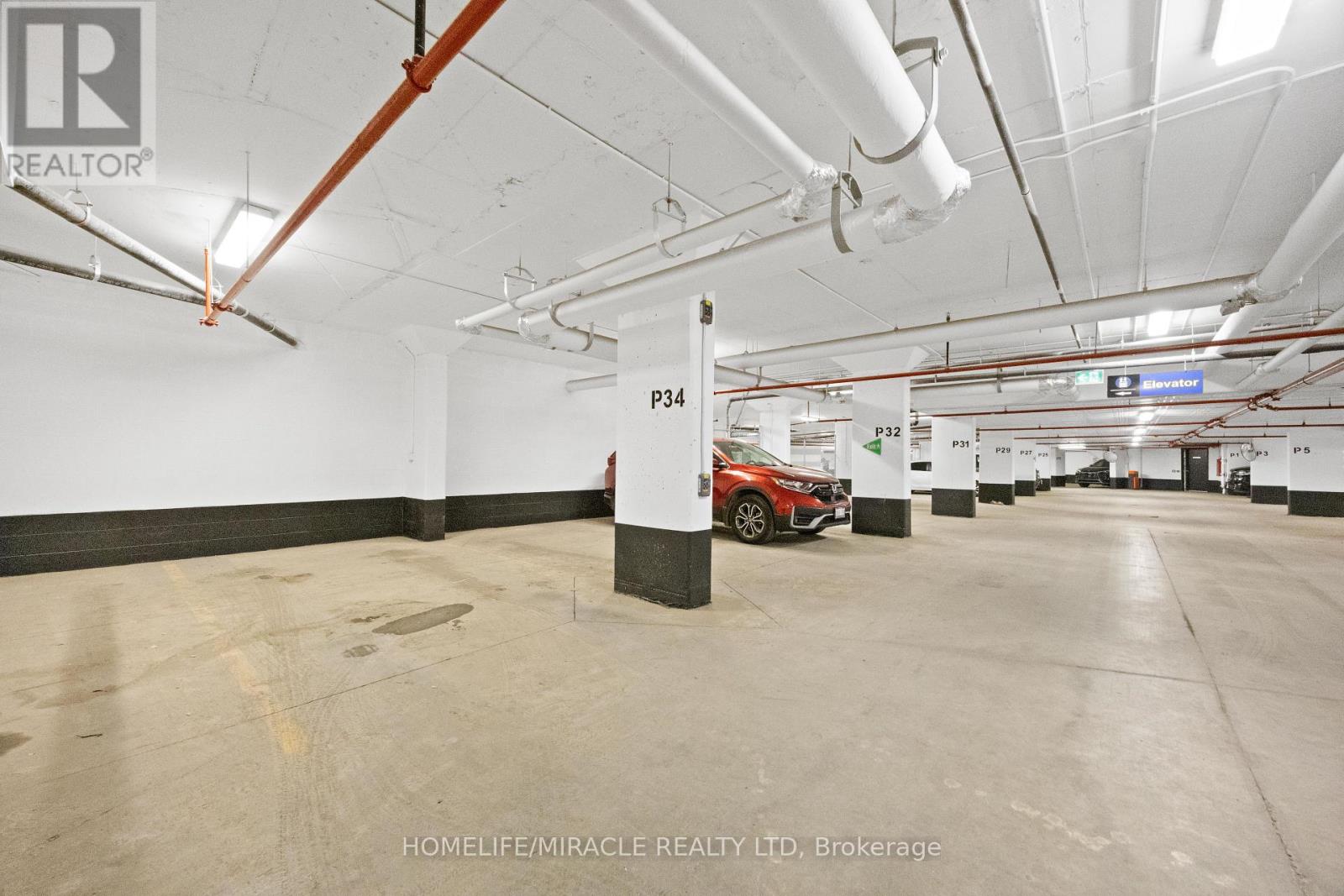 Photo 10 of 9 174 Clonmore Drive, Toronto ON