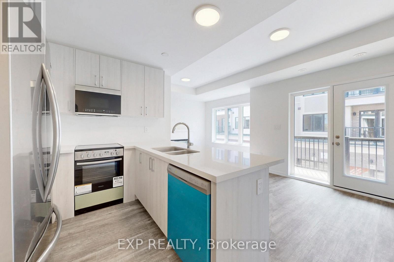 Photo 13 of 54 Matawin Lane, Richmond Hill ON