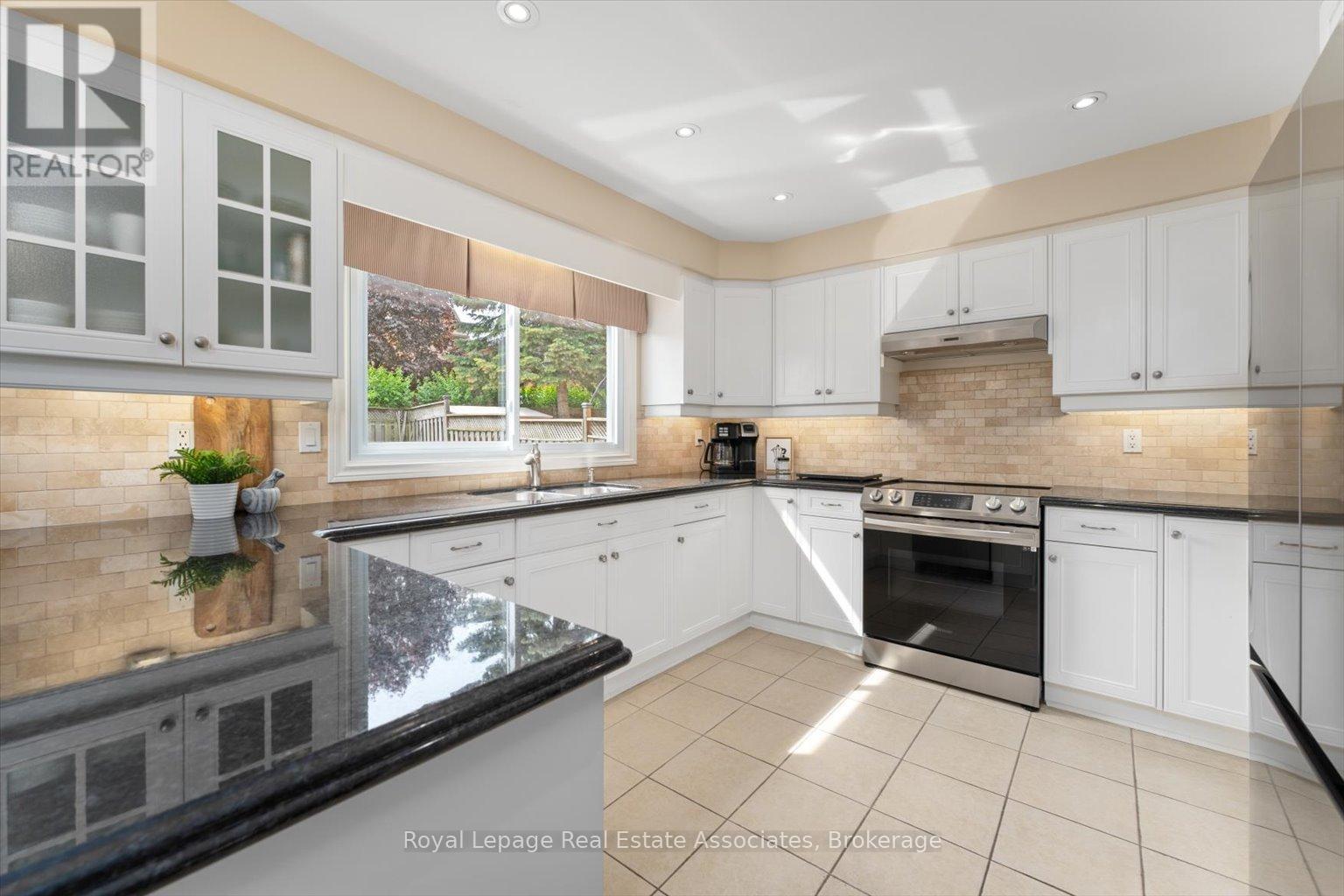 Photo 20 of 1546 Hollywell Avenue, Mississauga ON