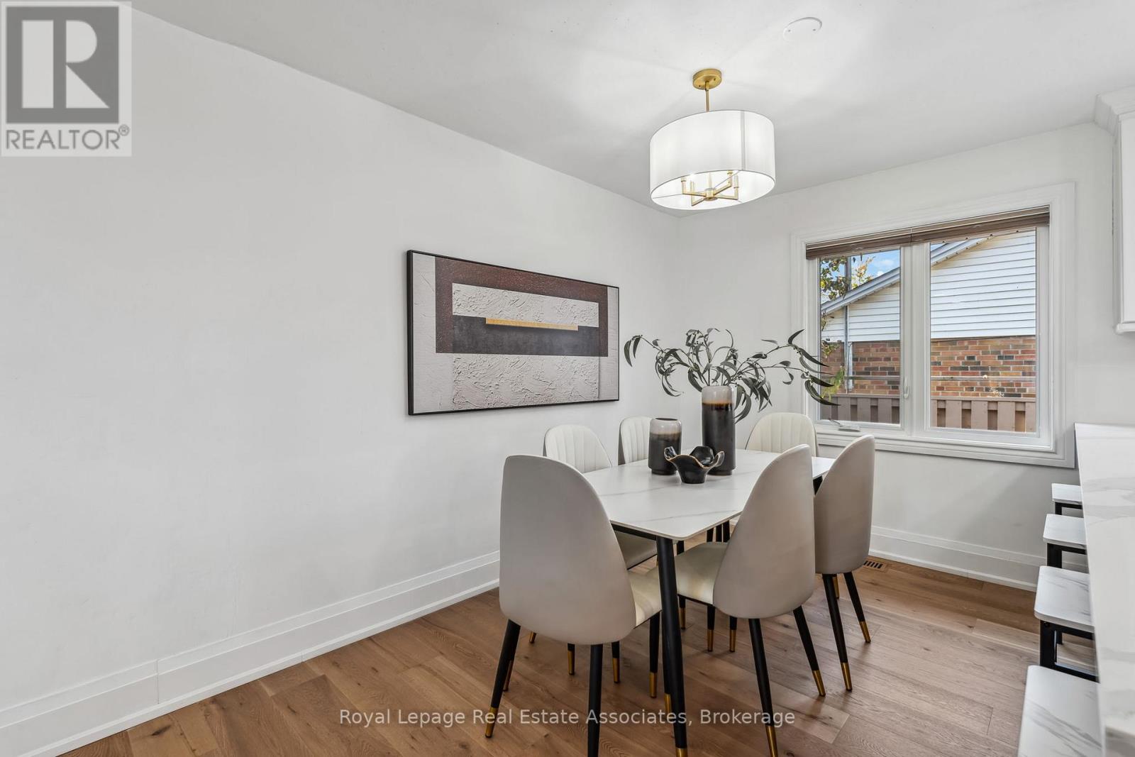 Photo 27 of 20 Suburban Drive, Mississauga ON