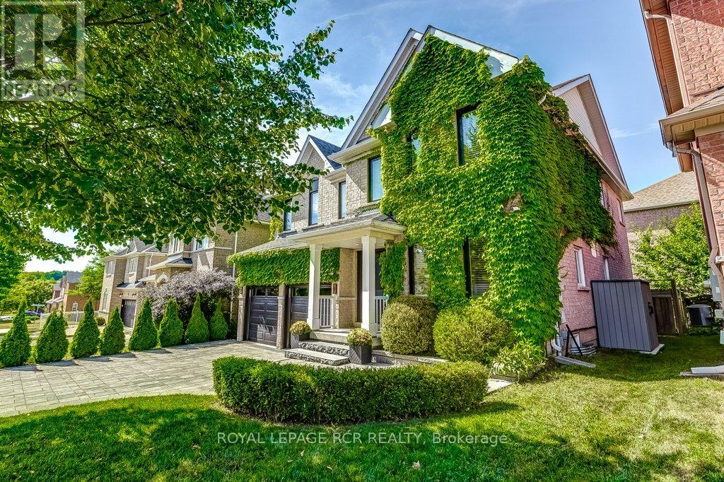 Photo 29 of 42 Mynden Way, Newmarket ON