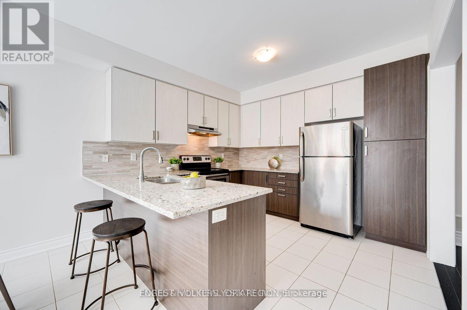 Photo 32 of 30 William Luck Avenue, East Gwillimbury ON