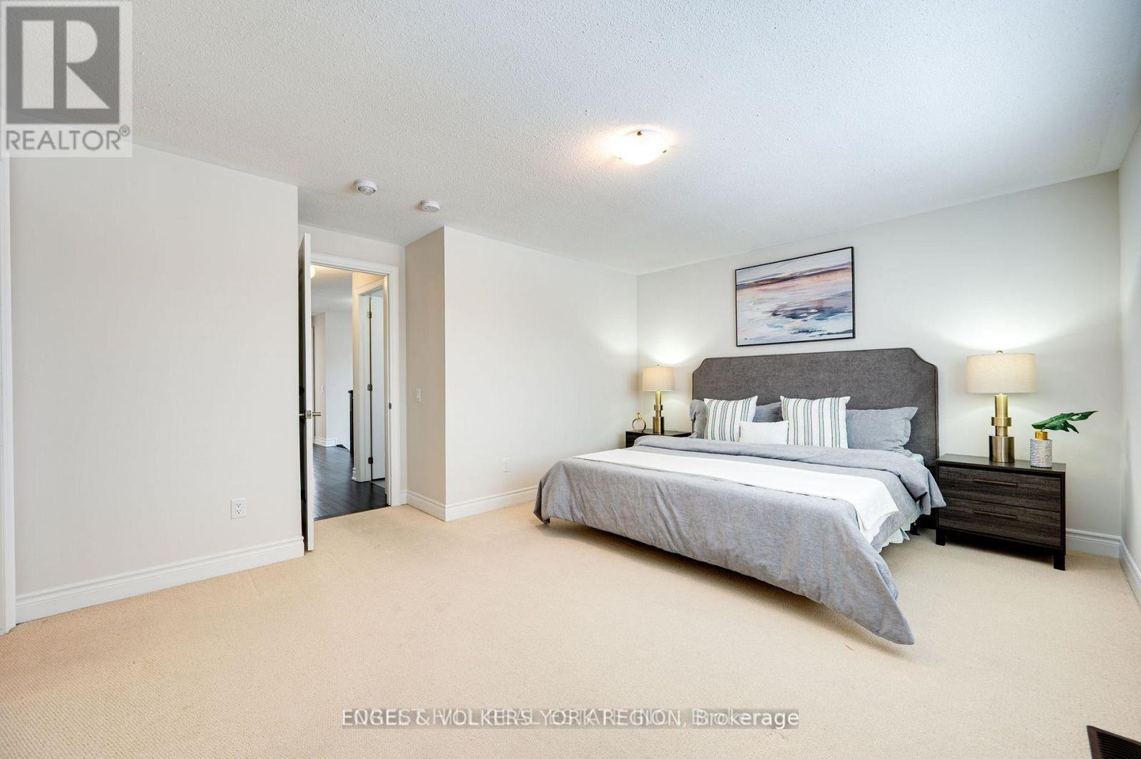 Photo 15 of 30 William Luck Avenue, East Gwillimbury ON