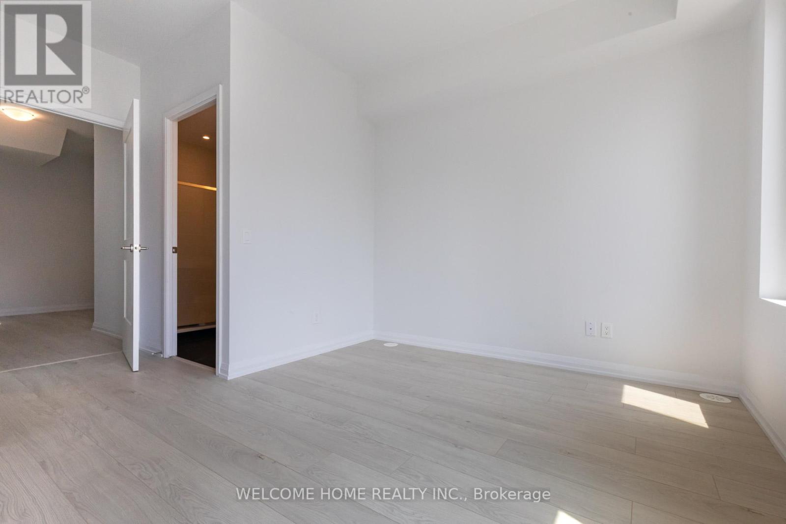 Photo 17 of Th 30 1050 Portage Parkway, Vaughan ON