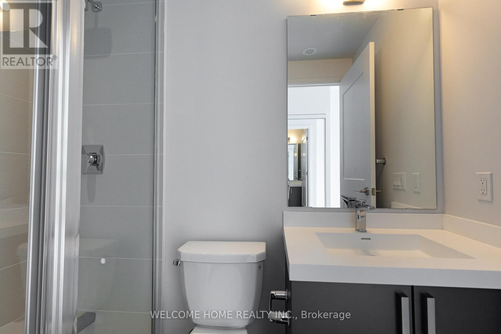 Photo 4 of Th 30 1050 Portage Parkway, Vaughan ON