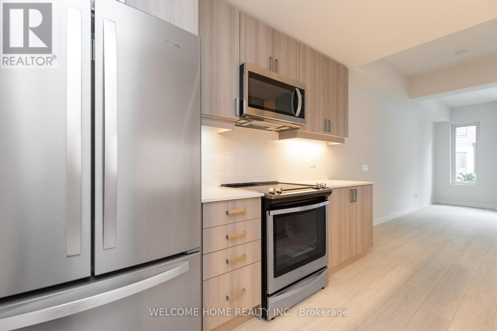 Photo 16 of Th 30 1050 Portage Parkway, Vaughan ON