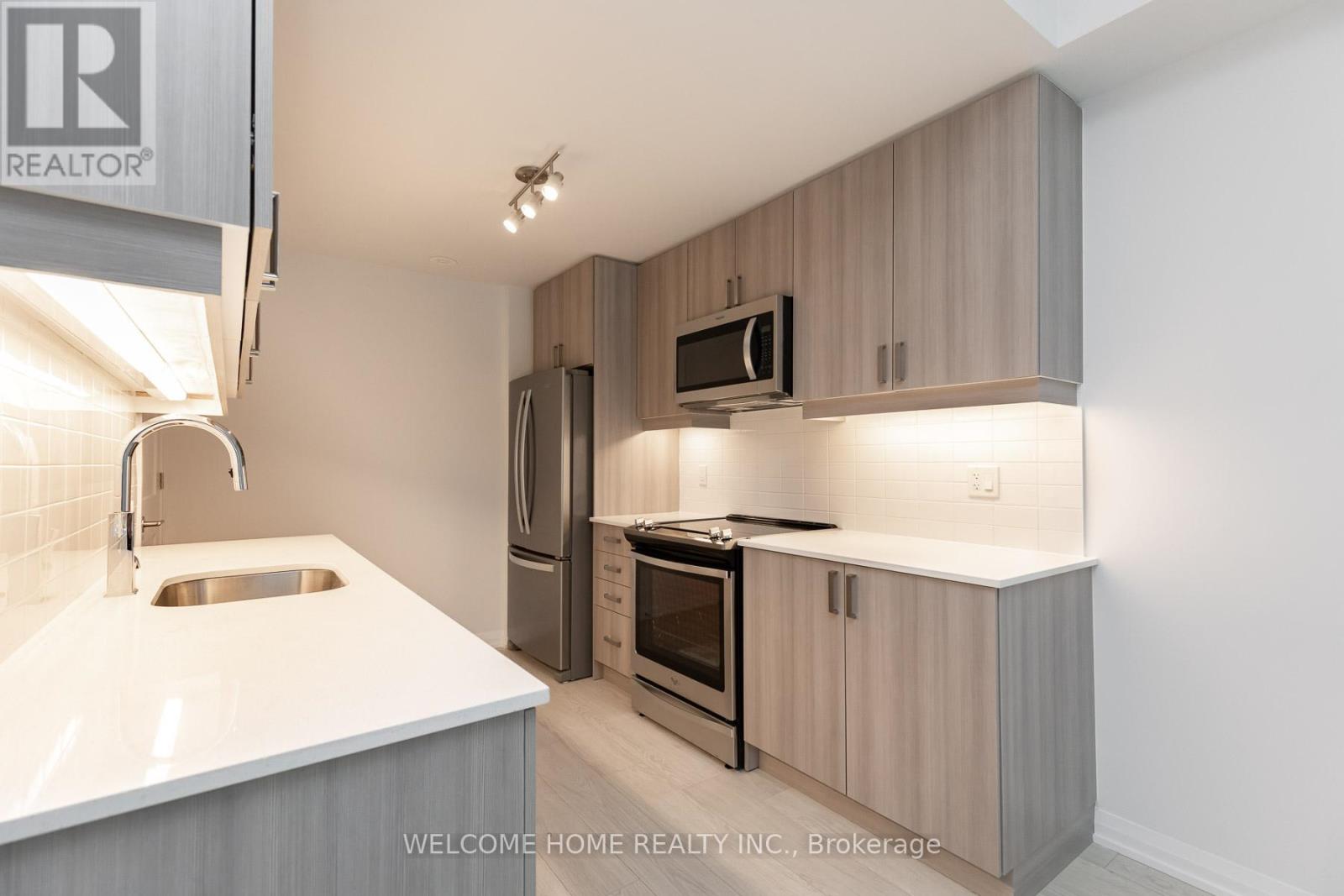 Photo 1 of Th 30 1050 Portage Parkway, Vaughan ON