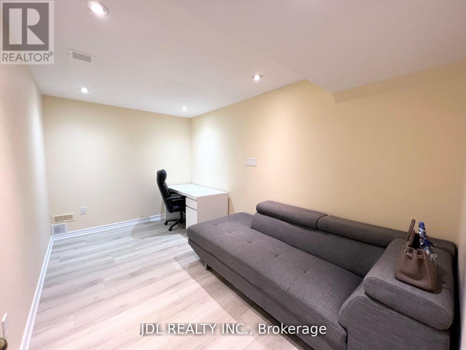 Photo 14 of 23 Toporowski Avenue, Richmond Hill ON