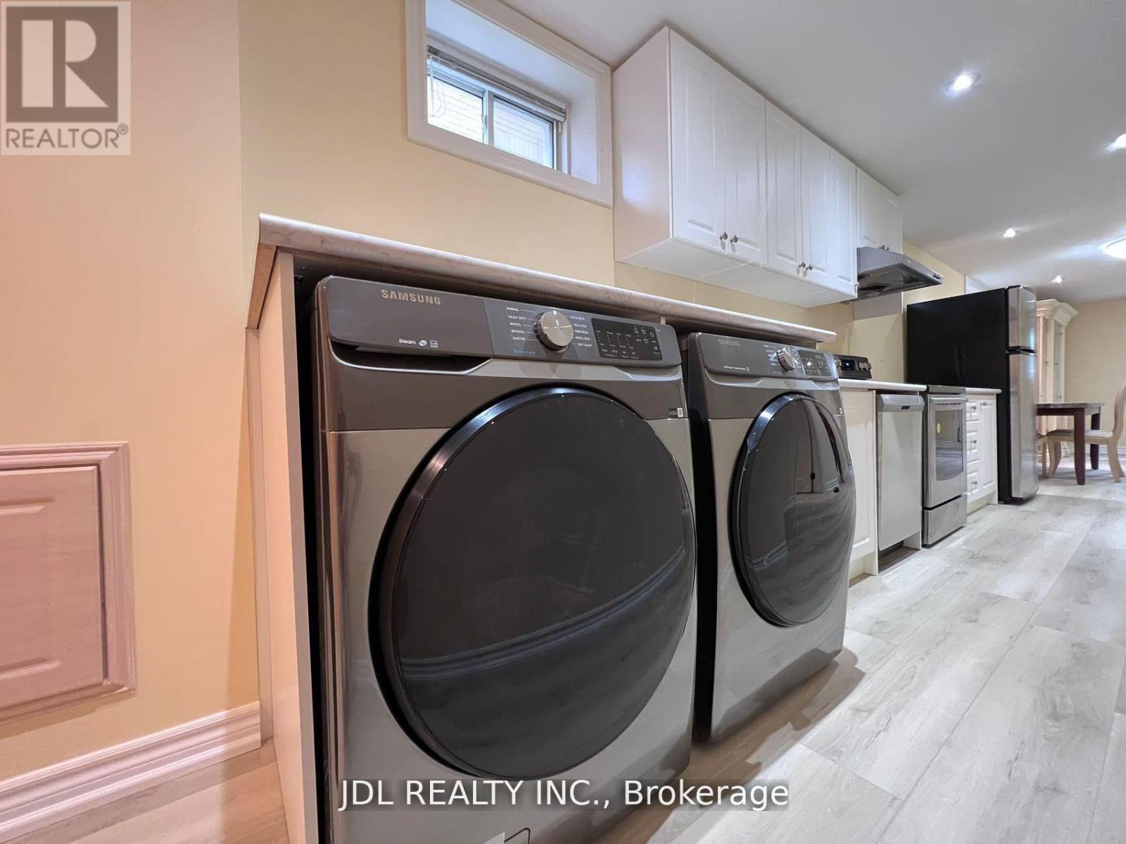 Photo 8 of 23 Toporowski Avenue, Richmond Hill ON
