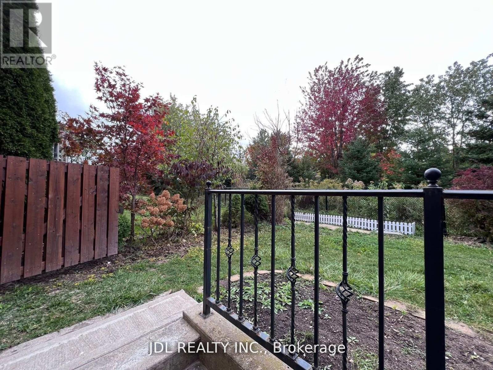 Photo 11 of 23 Toporowski Avenue, Richmond Hill ON